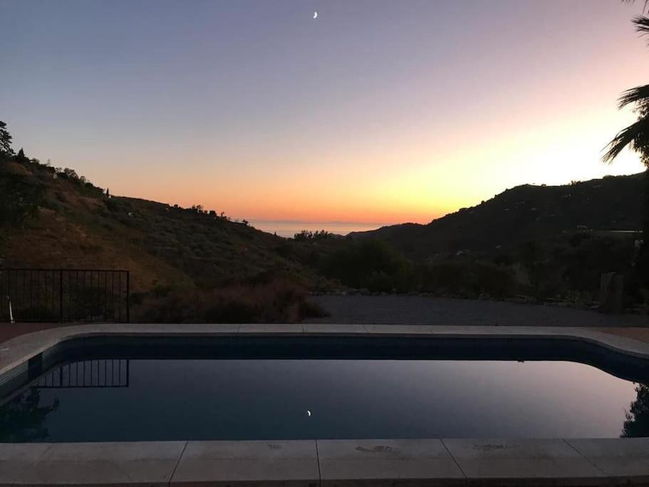 Escape To Sunny Competa, Mountain Views, Pool & Great Off-Peak Rates From October To March * Malaga
